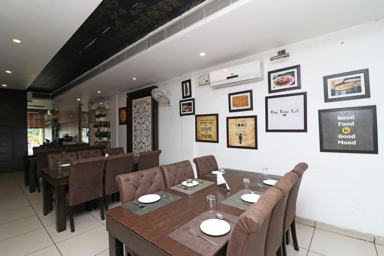 Oyo 22677 Hotel Mehfil Rājpura Εξωτερικό φωτογραφία
