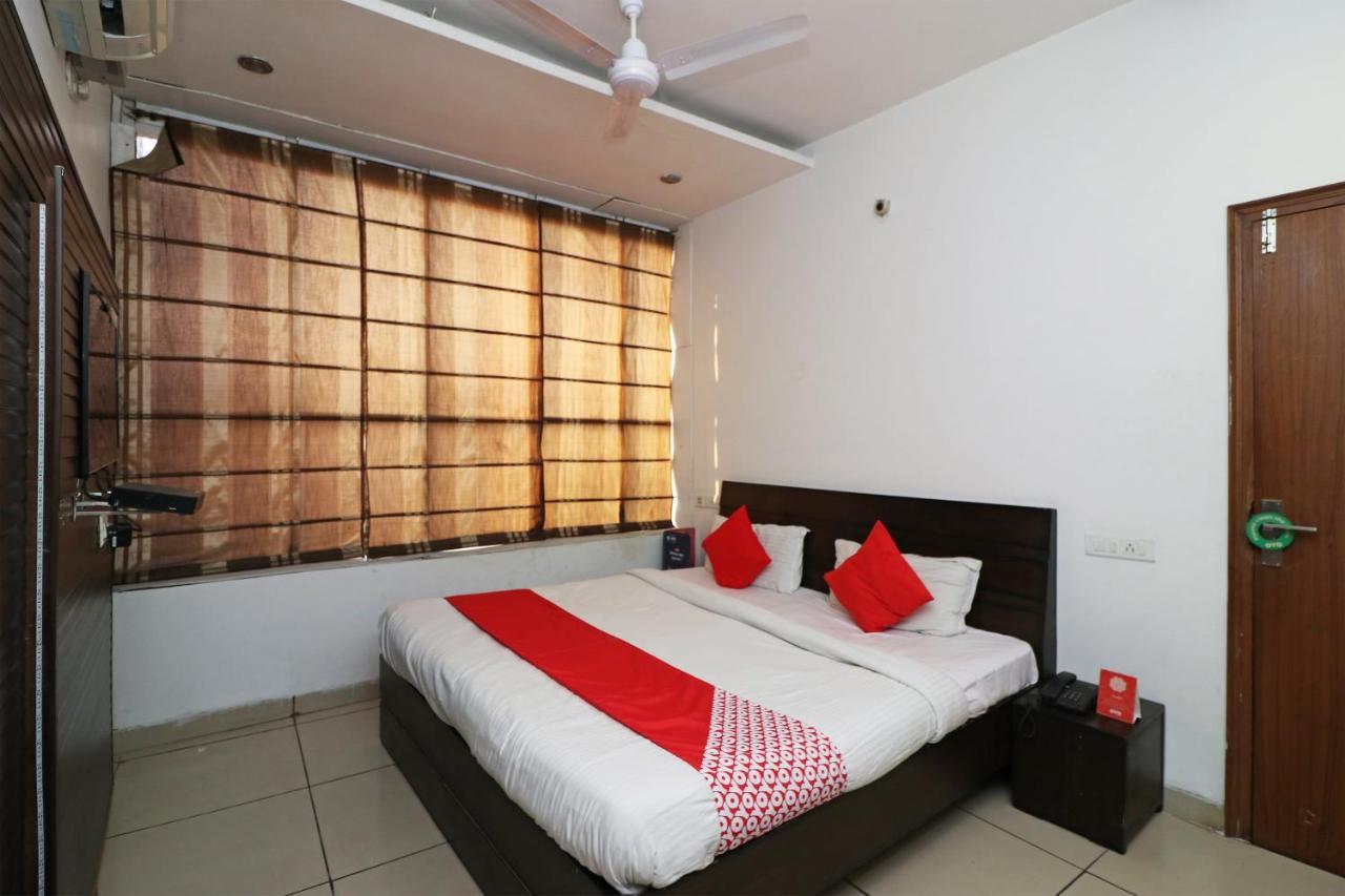 Oyo 22677 Hotel Mehfil Rājpura Εξωτερικό φωτογραφία
